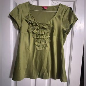 SUNNY LEIGH Green Blouse with Cap Sleeves and Ruffle Accent. Women's size Large
